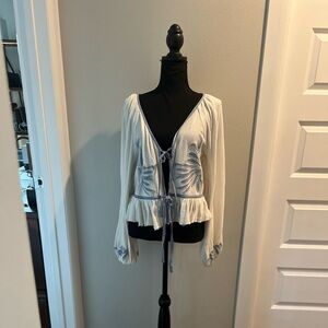 Ivory 100% cotton lightweight sweater / wrap . Duo front tie in baby blue .